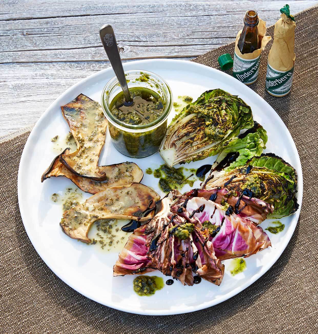 Grilled king oyster mushrooms with Túnelgarliclemon thyme butter