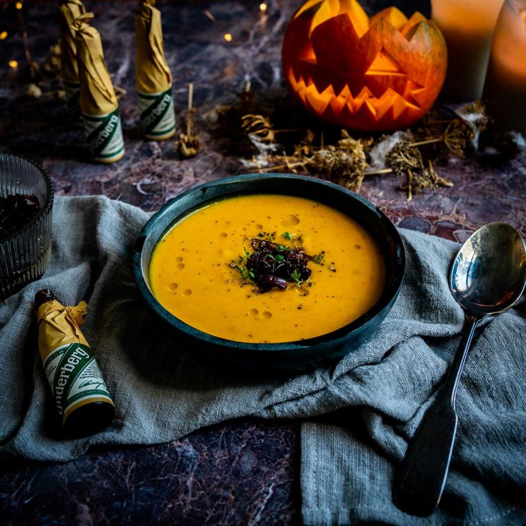 Pumpkin soup with caramelized Underberg onions